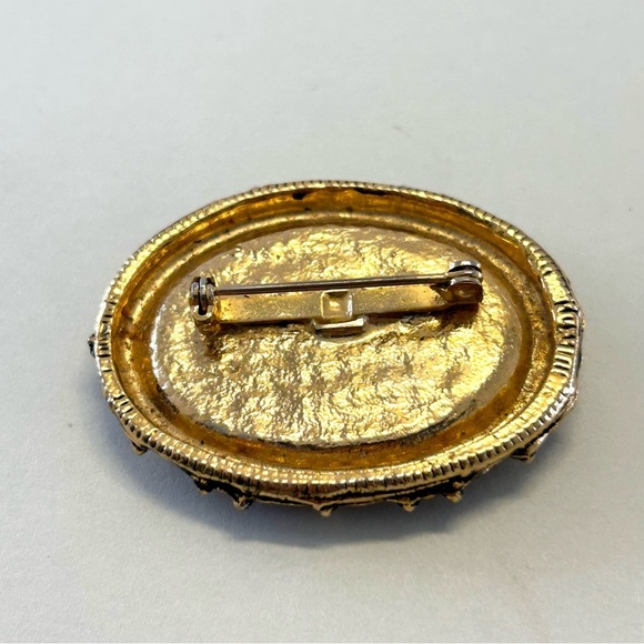 Jade Chip Vintage Brooch Gold Tone - Picture 5 of 7